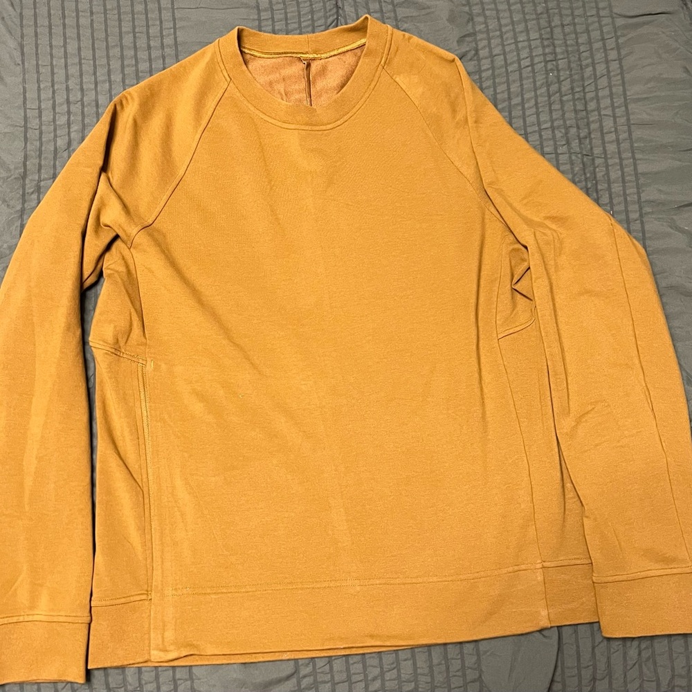 Men’s Lululemon sweatshirt